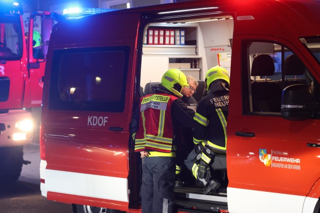 Einsatz zweier Feuerwehren bei Wohngeb�ude und Gastrolokal im Ortszentrum von Neuhofen an der Krems