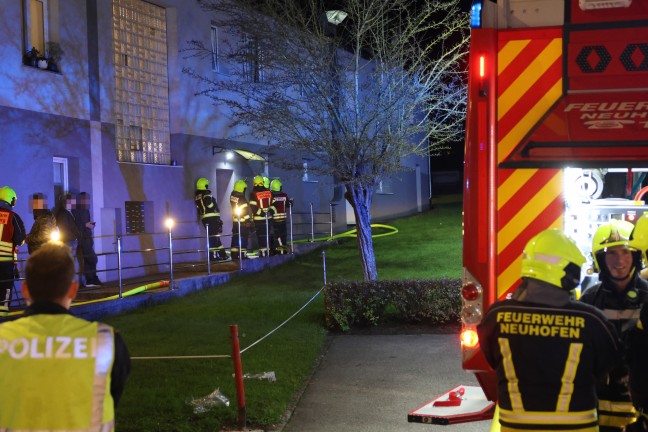Einsatz zweier Feuerwehren bei Wohngeb�ude und Gastrolokal im Ortszentrum von Neuhofen an der Krems