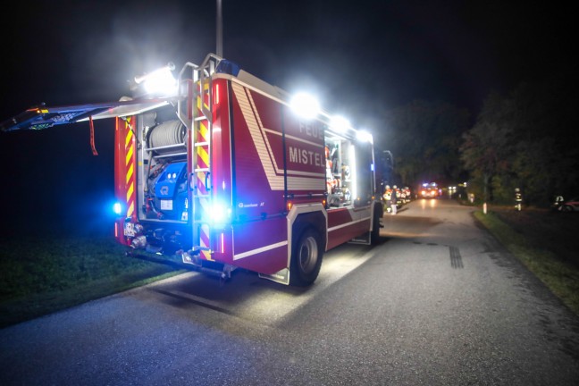 Auto�berschlag: Feuerwehr bei Aufr�umarbeiten nach Unfall in Buchkirchen im Einsatz