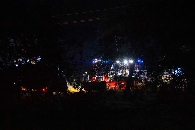 Feuerwehr bei Brand eines Misthaufens bei einem Bauernhof in Stadl-Paura im Einsatz