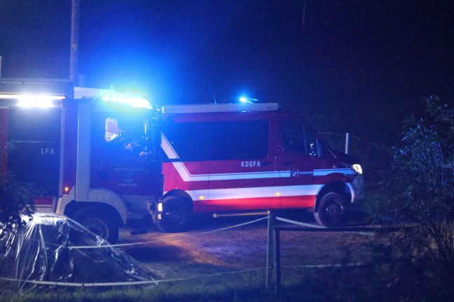 Feuerwehr bei Brand eines Misthaufens bei einem Bauernhof in Stadl-Paura im Einsatz