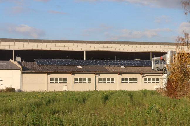 Vier Feuerwehren bei Brand bei einem Unternehmen in Wolfern im Einsatz