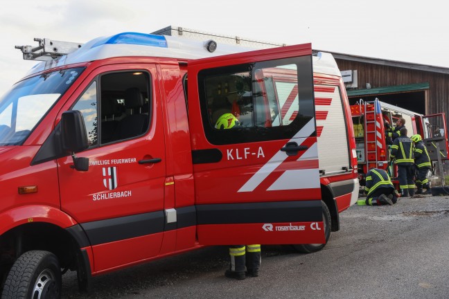 Nach Fl�mmarbeiten: Brand im Dachbereich eines Geb�udes in Schlierbach schnell unter Kontrolle
