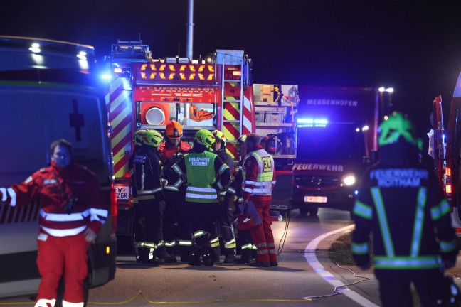 T�dlicher Verkehrsunfall: Auto auf Gallspacher Stra�e bei Meggenhofen frontal gegen Baum gekracht