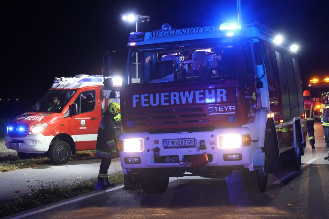 T�dlicher Verkehrsunfall: Auto auf Gallspacher Stra�e bei Meggenhofen frontal gegen Baum gekracht