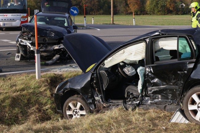 Notarzthubschrauber nach schwerem Kreuzungscrash mit vier Verletzten bei St. Florian im Einsatz