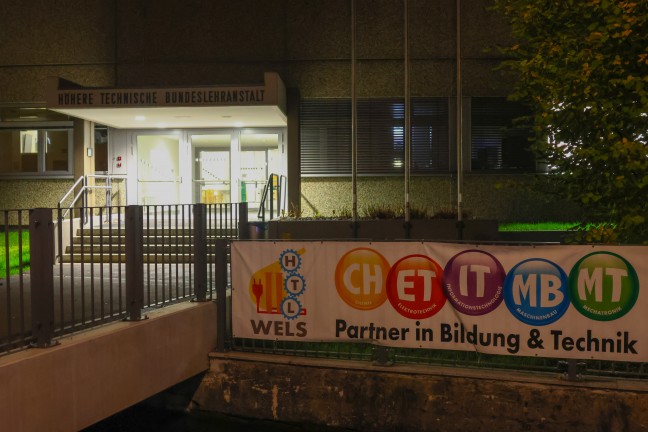 Bombendrohung: Schule in Wels-Innenstadt nach E-Mail-Drohung ger�umt und polizeilich durchsucht