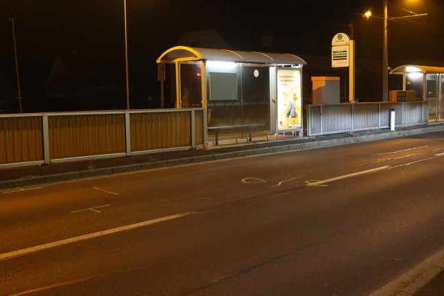 T�dlicher Verkehrsunfall: Fu�g�ngerin (19) nach Kollision mit PKW in Leonding im Klinikum verstorben