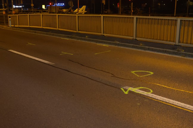 T�dlicher Verkehrsunfall: Fu�g�ngerin (19) nach Kollision mit PKW in Leonding im Klinikum verstorben
