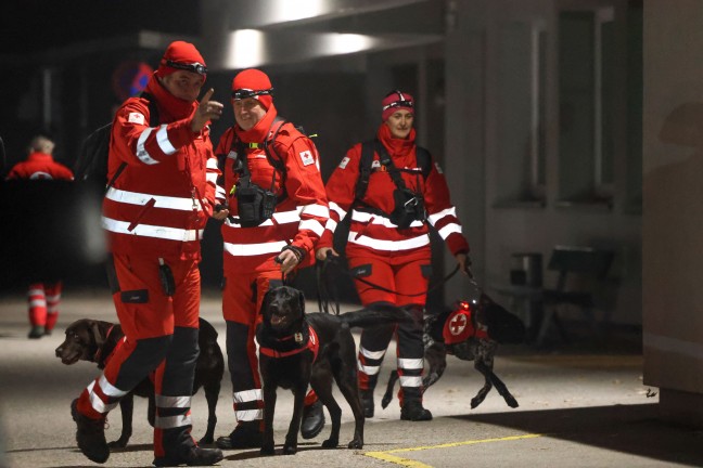 Such- und Rettungshunde bei Suche nach abg�ngiger Person aus Altenheim in Leonding im Einsatz