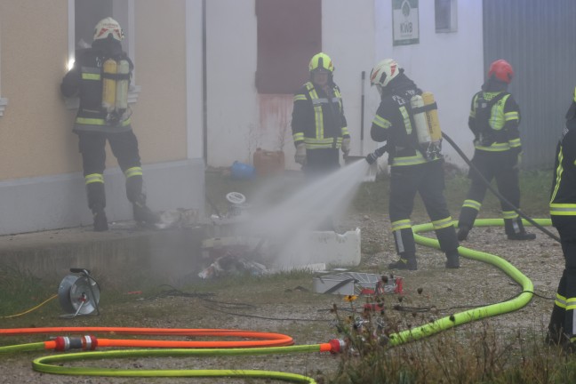 Ausgedehnter Brand einer Selche in einem Vierkanter in Schlei�heim