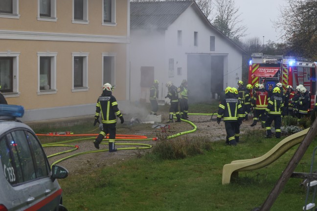 Ausgedehnter Brand einer Selche in einem Vierkanter in Schlei�heim