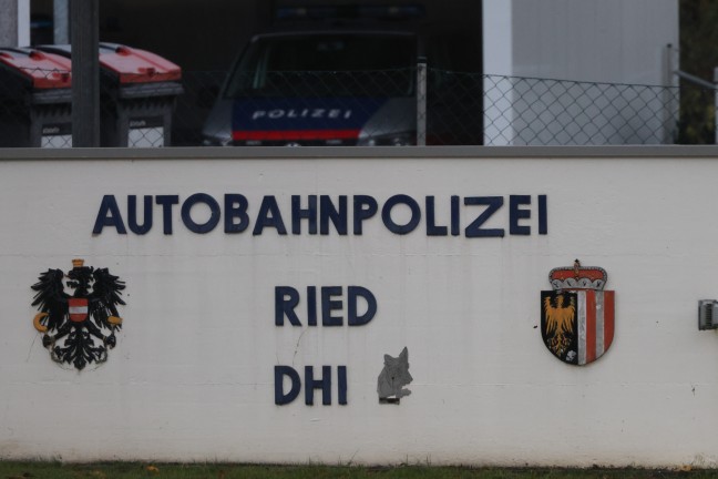 Gestoppt: Geisterfahrerin (85) auf Innkreisautobahn durchbrach Stra�ensperre der Polizei
