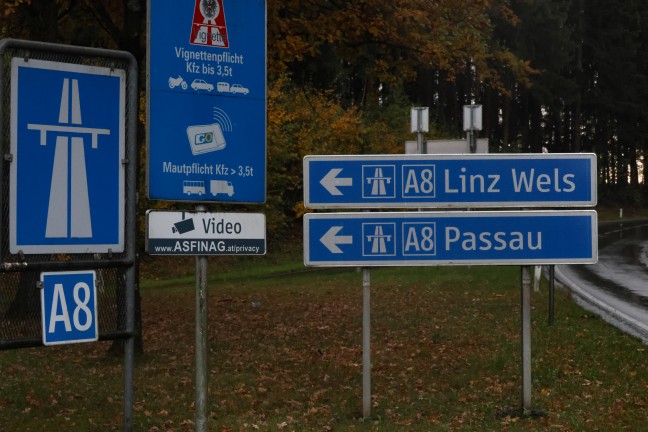 Gestoppt: Geisterfahrerin (85) auf Innkreisautobahn durchbrach Stra�ensperre der Polizei