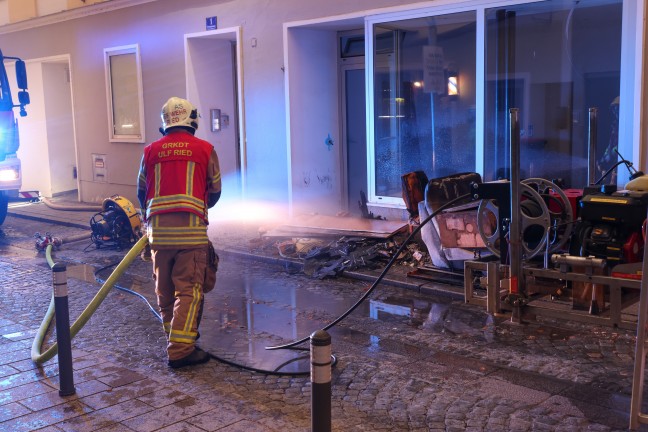 Bewohner bei ausgedehntem Wohnungsbrand im Stadtzentrum von Ried im Innkreis in Sicherheit gebracht
