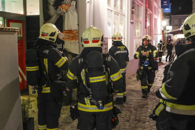 Glimmbrand in einem Restaurant in Wels-Innenstadt sorgte f�r gr��ere Rauchentwicklung