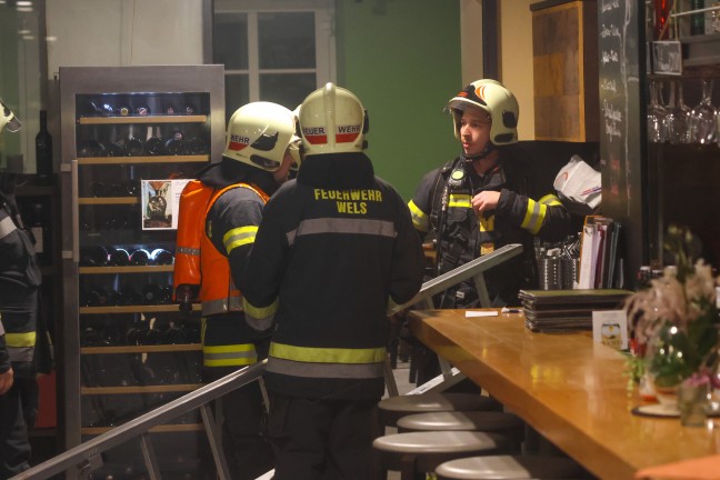 Glimmbrand in einem Restaurant in Wels-Innenstadt sorgte f�r gr��ere Rauchentwicklung