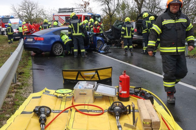 Vier teils Schwerverletzte bei Frontalcrash zweier Autos in St. Marien