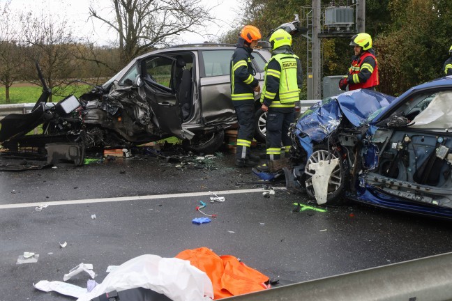 Vier teils Schwerverletzte bei Frontalcrash zweier Autos in St. Marien