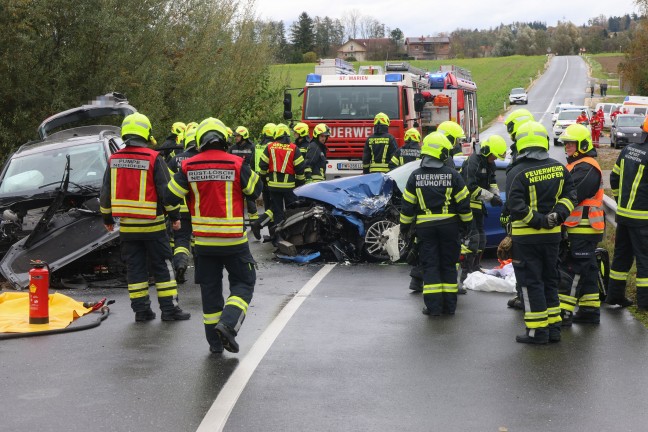 Vier teils Schwerverletzte bei Frontalcrash zweier Autos in St. Marien