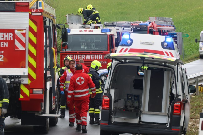 Vier teils Schwerverletzte bei Frontalcrash zweier Autos in St. Marien