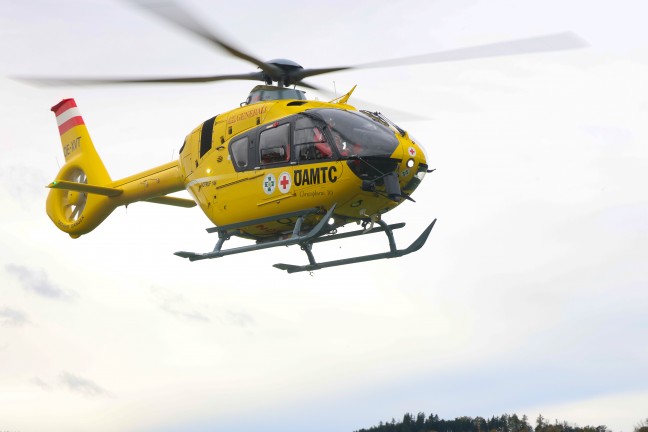 Vier teils Schwerverletzte bei Frontalcrash zweier Autos in St. Marien