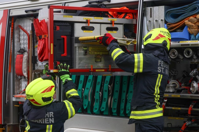 Vier teils Schwerverletzte bei Frontalcrash zweier Autos in St. Marien