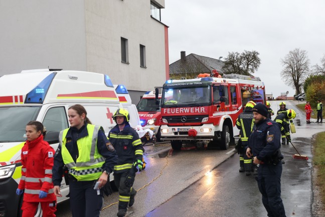 Personenrettung: Schwerverletzter bei Crash zwischen LKW und PKW in Steinerkirchen an der Traun