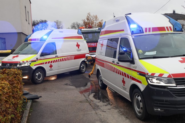 Personenrettung: Schwerverletzter bei Crash zwischen LKW und PKW in Steinerkirchen an der Traun