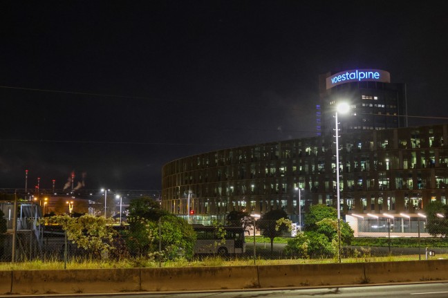 T�dlicher Arbeitsunfall: Arbeiter (49) auf Baustelle in Linz unter Betonelement eingeklemmt