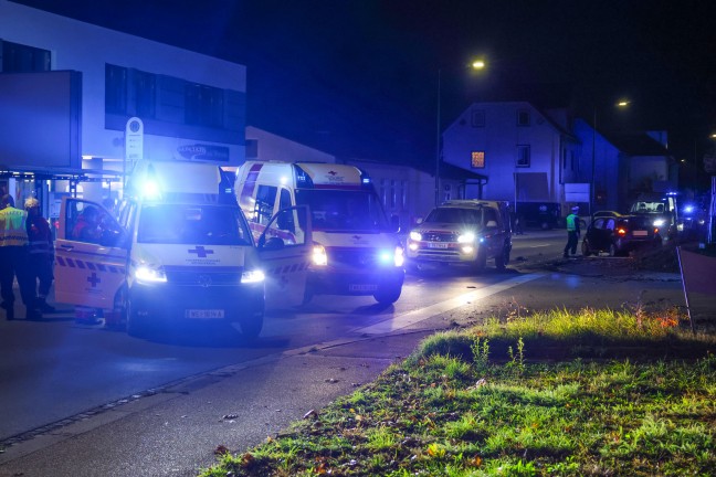 Geisterfahrerunfall: Heftiger Crash mit falsch fahrendem PKW auf Wiener Stra�e in Wels-Pernau