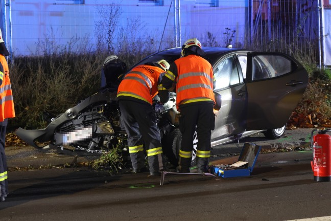 Geisterfahrerunfall: Heftiger Crash mit falsch fahrendem PKW auf Wiener Stra�e in Wels-Pernau