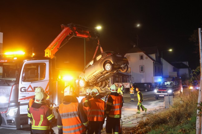 Geisterfahrerunfall: Heftiger Crash mit falsch fahrendem PKW auf Wiener Stra�e in Wels-Pernau