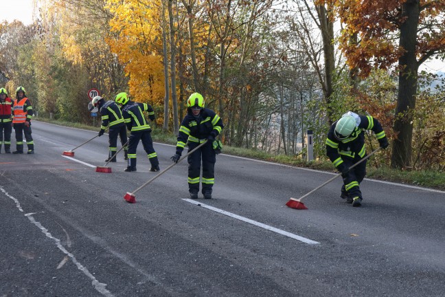 Frontalcrash: Personenrettung bei schwerem Verkehrsunfall auf Innviertler Stra�e in Bad Schallerbach
