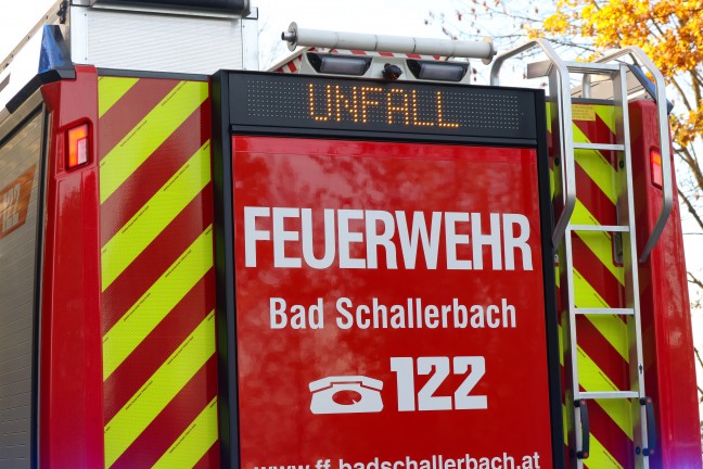 Frontalcrash: Personenrettung bei schwerem Verkehrsunfall auf Innviertler Stra�e in Bad Schallerbach