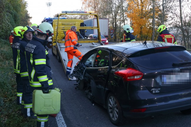 Frontalcrash: Personenrettung bei schwerem Verkehrsunfall auf Innviertler Stra�e in Bad Schallerbach