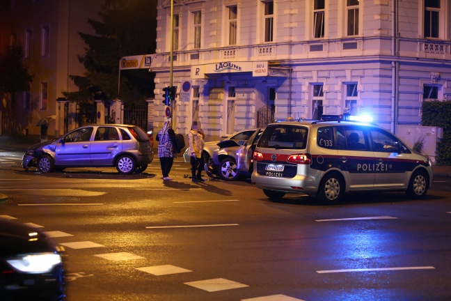 Kreuzungscrash in Welser Innenstadt fordert mehrere Verletzte