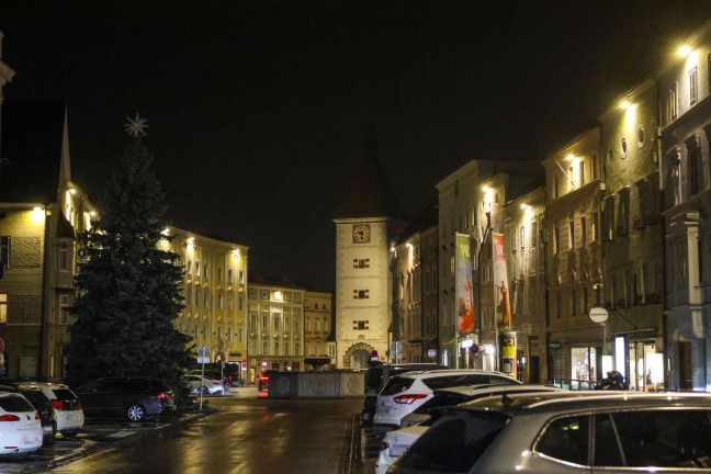 Wels-Innenstadt: Mann nach Sturz am Stadtplatz von Polizei vorerst reanimiert