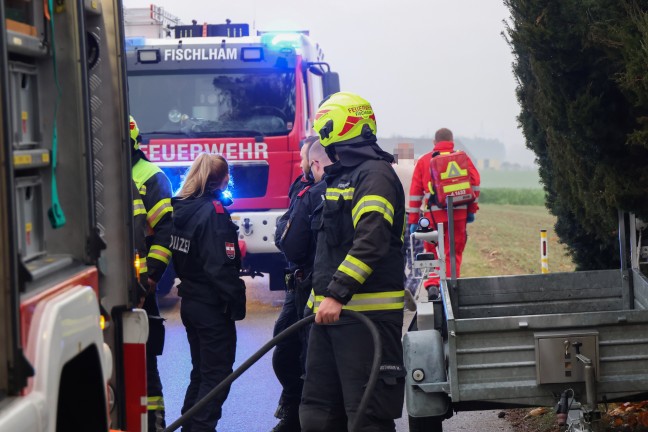 L�schen fast unm�glich: Schwieriger Einsatz bei Brand in v�llig zuger�umtem Haus in Fischlham