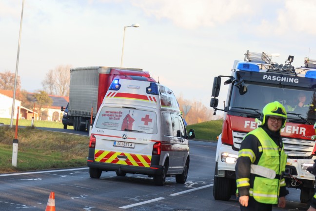 Abschleppman�ver missgl�ckt: Abgeschlepptes Auto bei Unfall in H�rsching im Waldst�ck gelandet