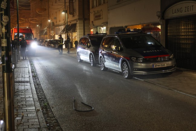 Blitzeinbruch: Eingangsbereich eines Goldschmiedgesch�fts in Wels-Innenstadt aufgerammt