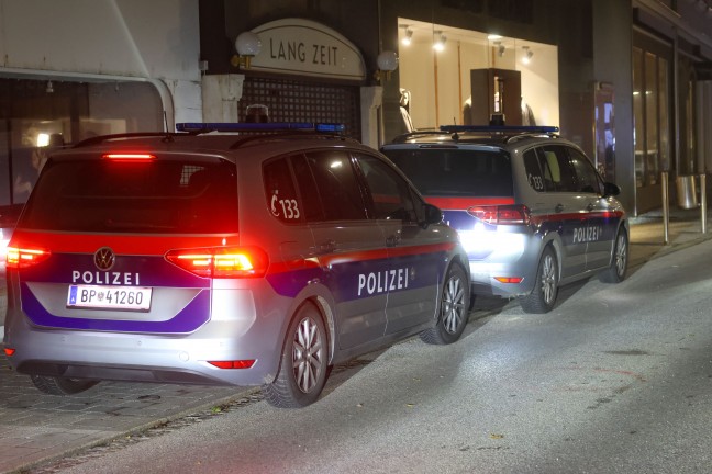 Blitzeinbruch: Eingangsbereich eines Goldschmiedgesch�fts in Wels-Innenstadt aufgerammt