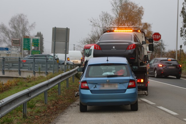 Kreuzungscrash zwischen zwei PKW auf Voralpenstra�e in Kremsm�nster fordert zwei Verletzte
