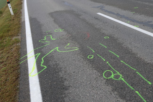 T�dlicher Verkehrsunfall: 35-J�hriger bei Pettenbach nachts von Auto �berrollt