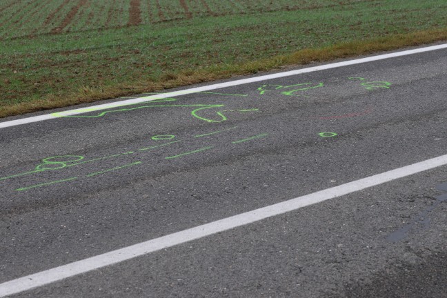 T�dlicher Verkehrsunfall: 35-J�hriger bei Pettenbach nachts von Auto �berrollt