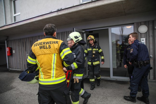 Einsatzkr�fte zu vermeintlichem Kellerbrand in einer Wohnanlage in Wels-Vogelweide alarmiert