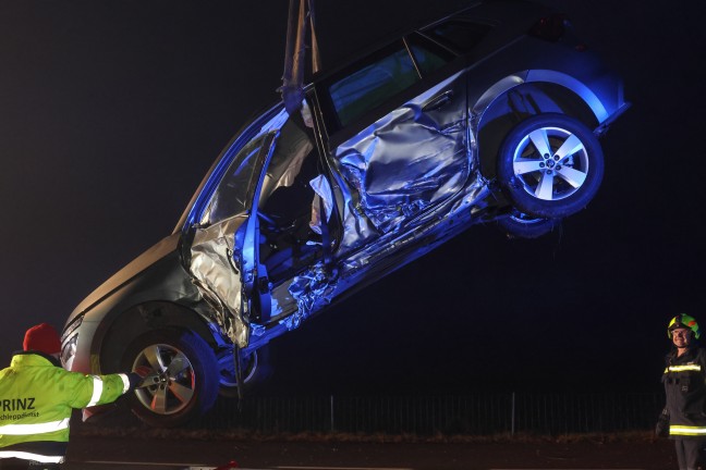 Schwerer Verkehrsunfall mit drei beteiligten Autos auf Steyrer Stra�e bei Kronstorf