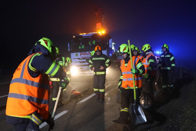 Schwerer Verkehrsunfall mit drei beteiligten Autos auf Steyrer Stra�e bei Kronstorf