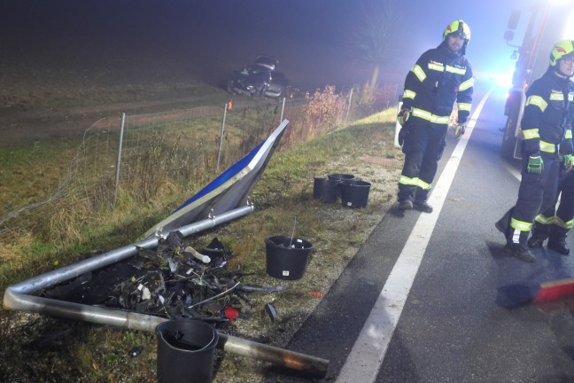 Schwerer Verkehrsunfall mit drei beteiligten Autos auf Steyrer Stra�e bei Kronstorf