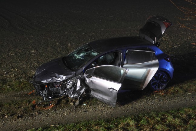 Schwerer Verkehrsunfall mit drei beteiligten Autos auf Steyrer Stra�e bei Kronstorf